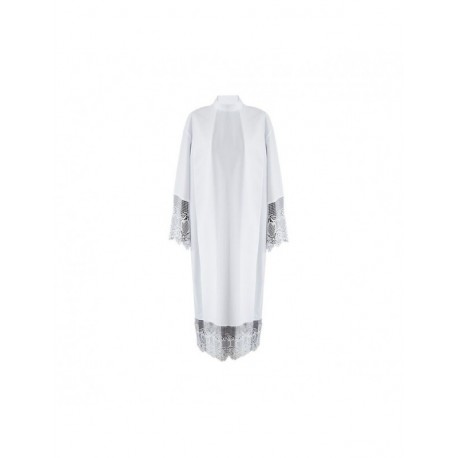 Alba sacerdotal con decoración de guipur