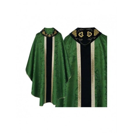 Casulla gótica cuello bordado verde - tejido liso (48)