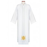 Alba sacerdotal con cruz de oro bordada